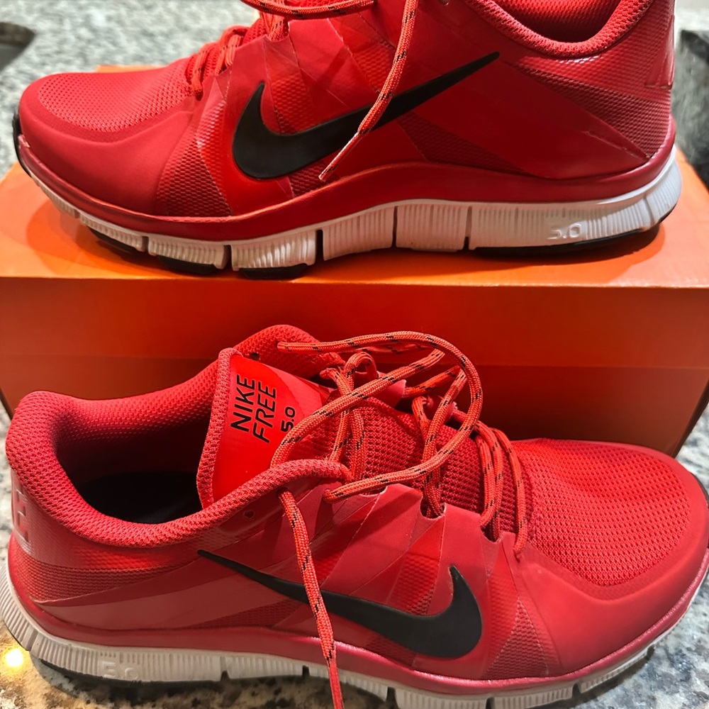 Nike University Red Black-White Trainer Box Label